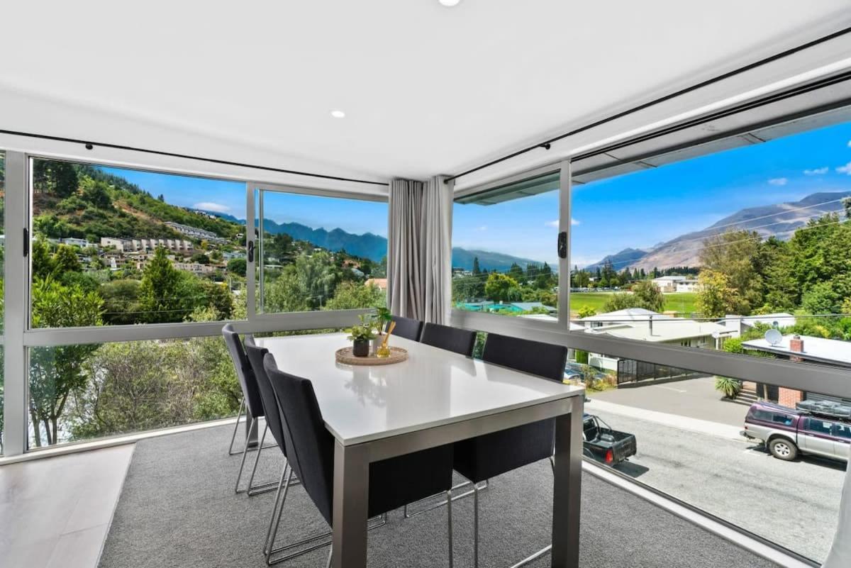 Central Queenstown Luxury Exteriör bild