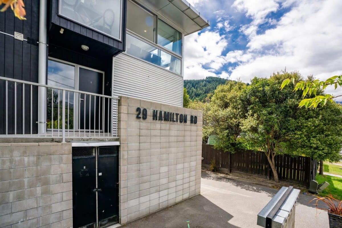 Central Queenstown Luxury Exteriör bild